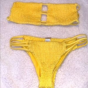 Yellow swimsuit! 💛